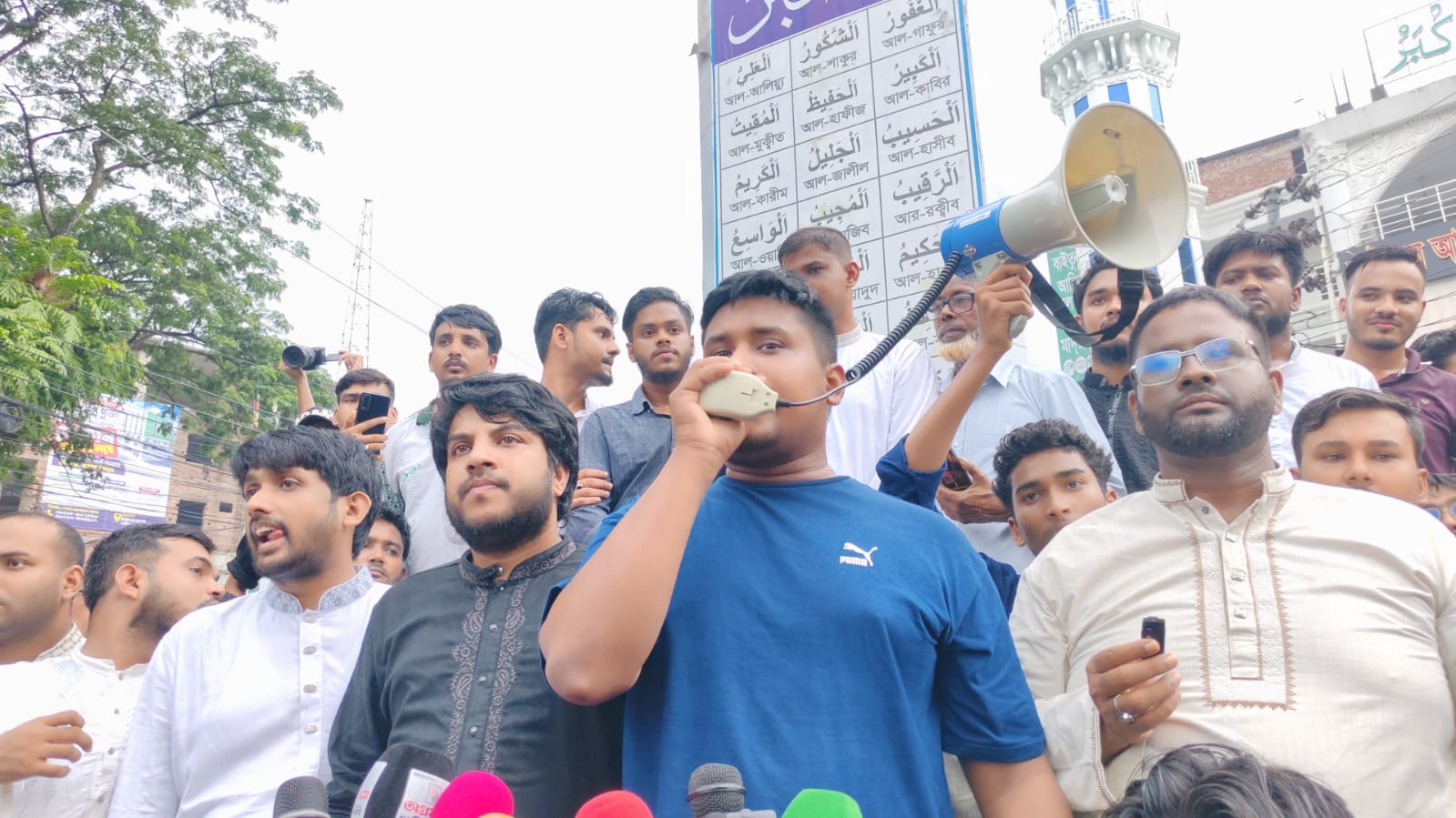 অতীতের সরকার ভোট চুরি করতো, আর এই সরকার ভোটের ফলাফল চু’রি করেছে- চাঁদপুরে পথসভায়় হাসনাত আব্দুল্লাহ