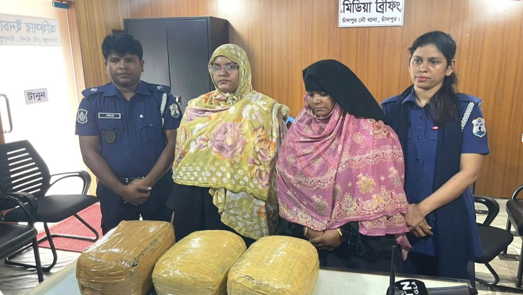 চাঁদপুর লঞ্চঘাটে ৯ কেজি গাঁজাসহ ” গ্রেপ্তার ২ নারী