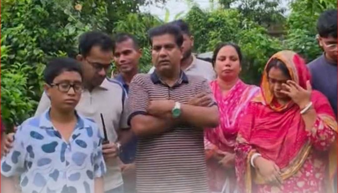 পরিবারসহ আত্মগোপনে থাকা স্বর্ণ ব্যবসায়ী পিন্টু দাস উদ্ধার